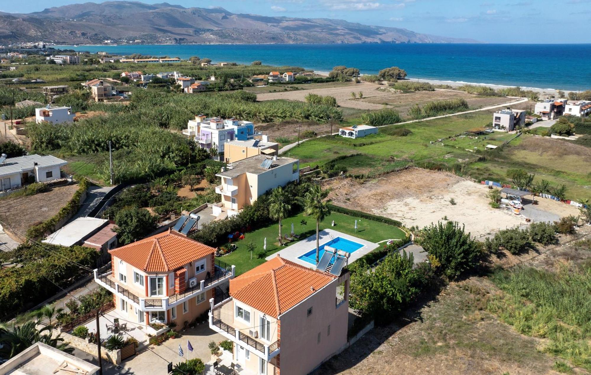 Апартаменты Socrate's Apartment's With Share Pool *