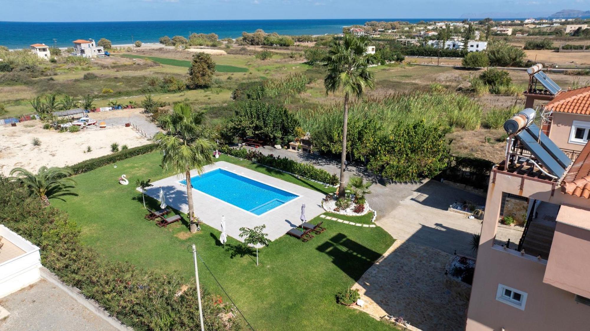 Apartmán Socrate's Apartment's With Share Pool Kamisianá