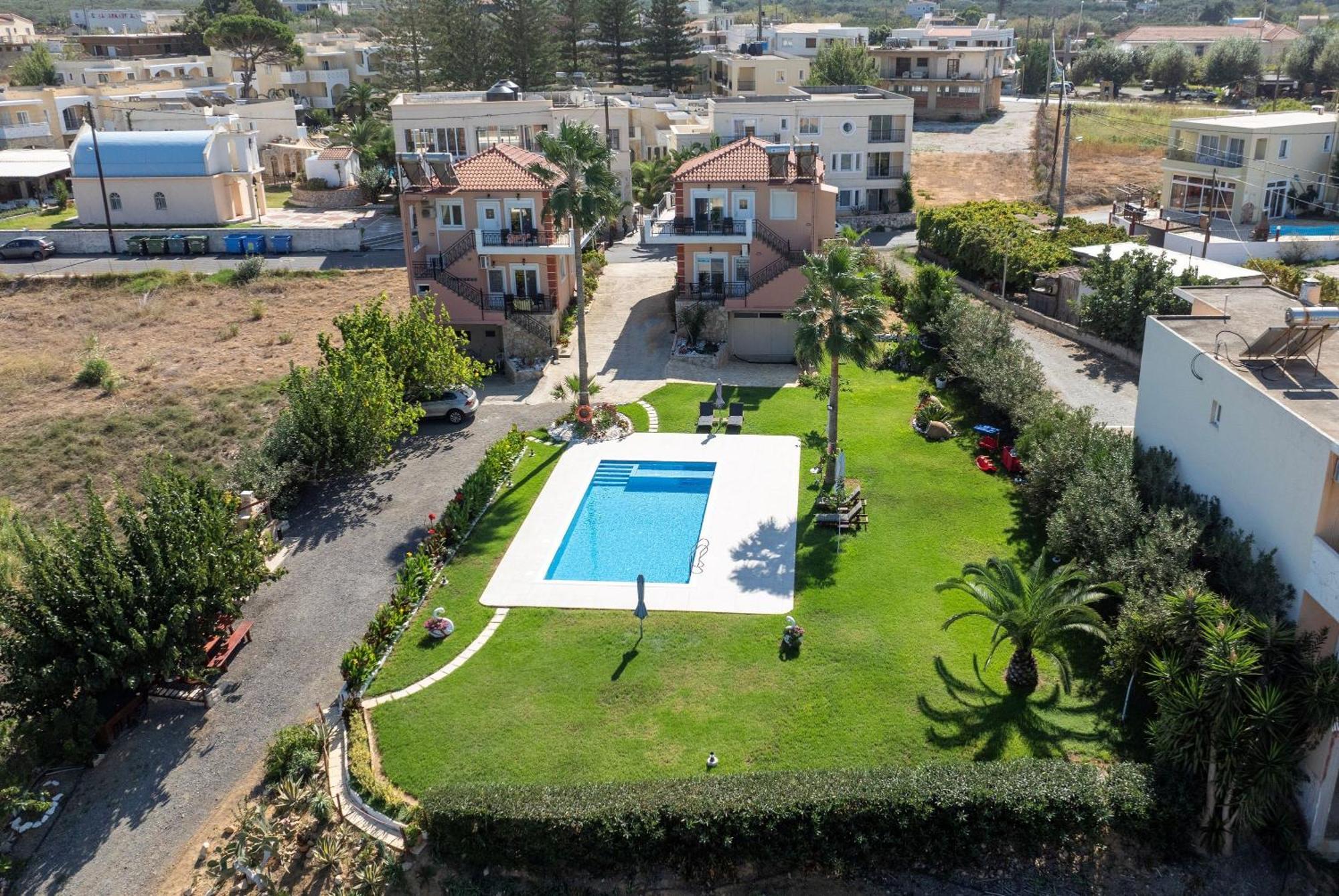 Socrate's Apartment's With Share Pool * Kamisianá