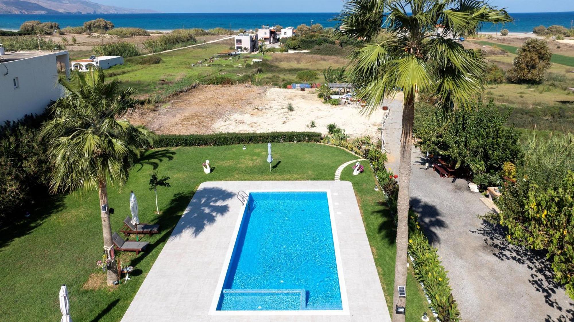 Апартаменты Socrate's Apartment's With Share Pool *