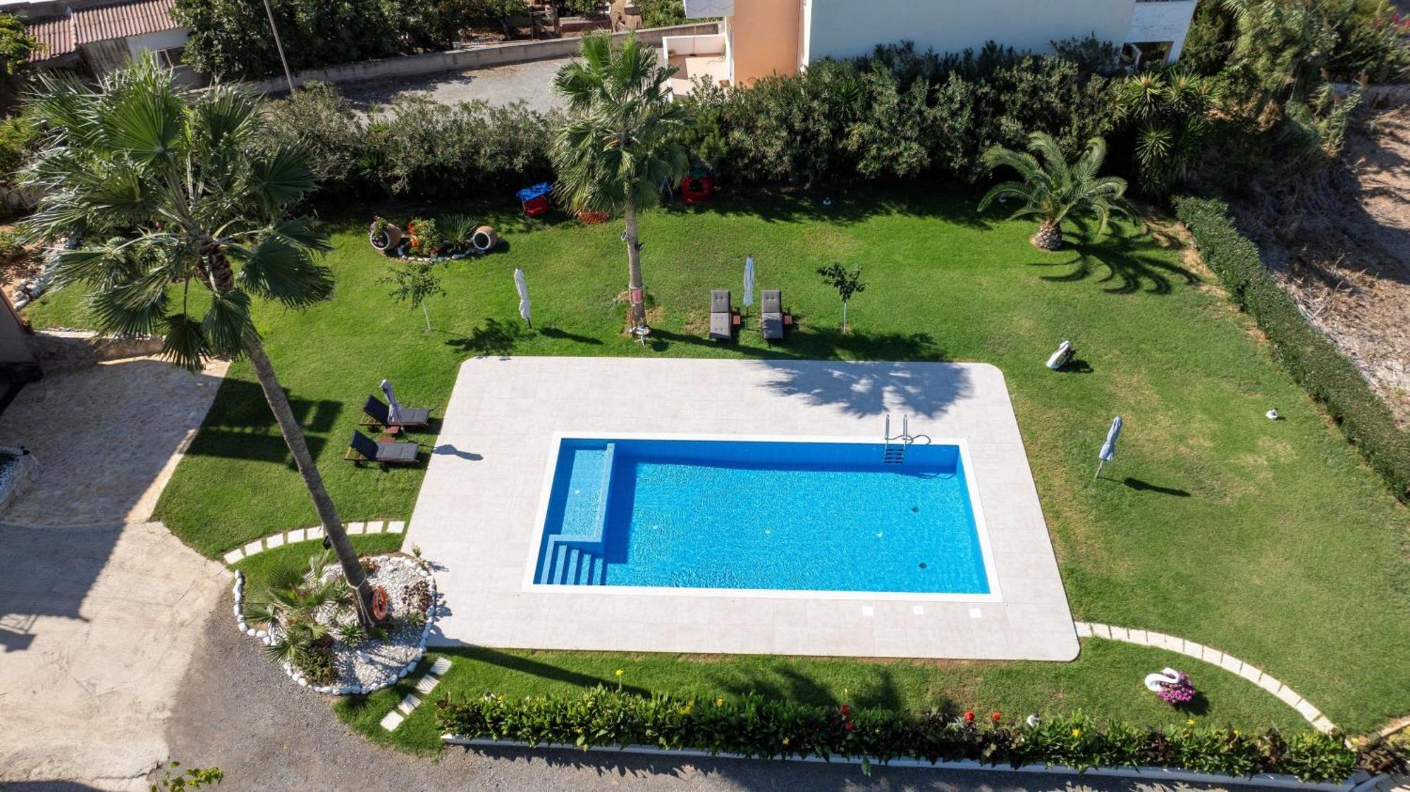 Socrate's Apartment's With Share Pool Апартаменты Камисиана