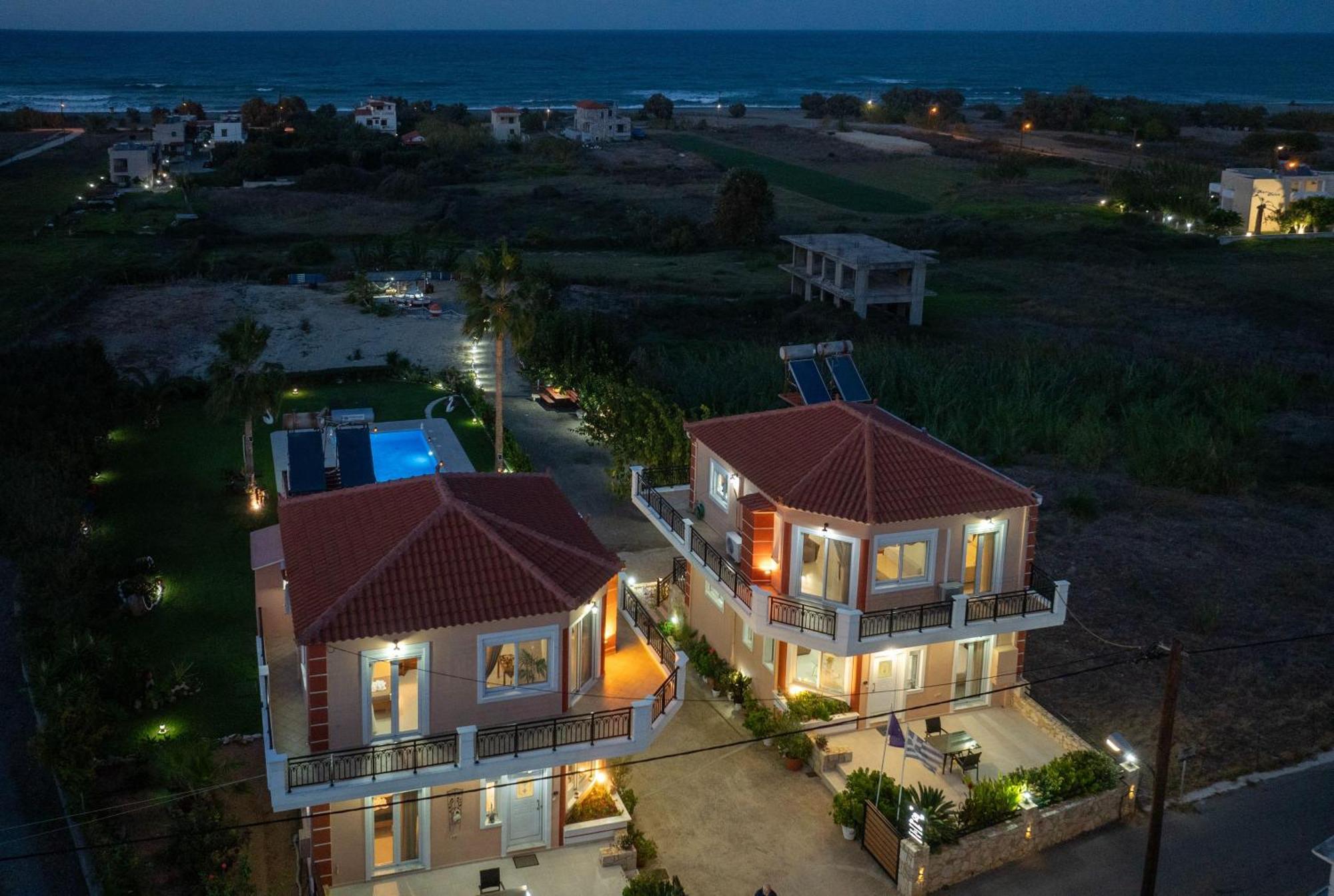 Socrate's Apartment's With Share Pool Apartmán
