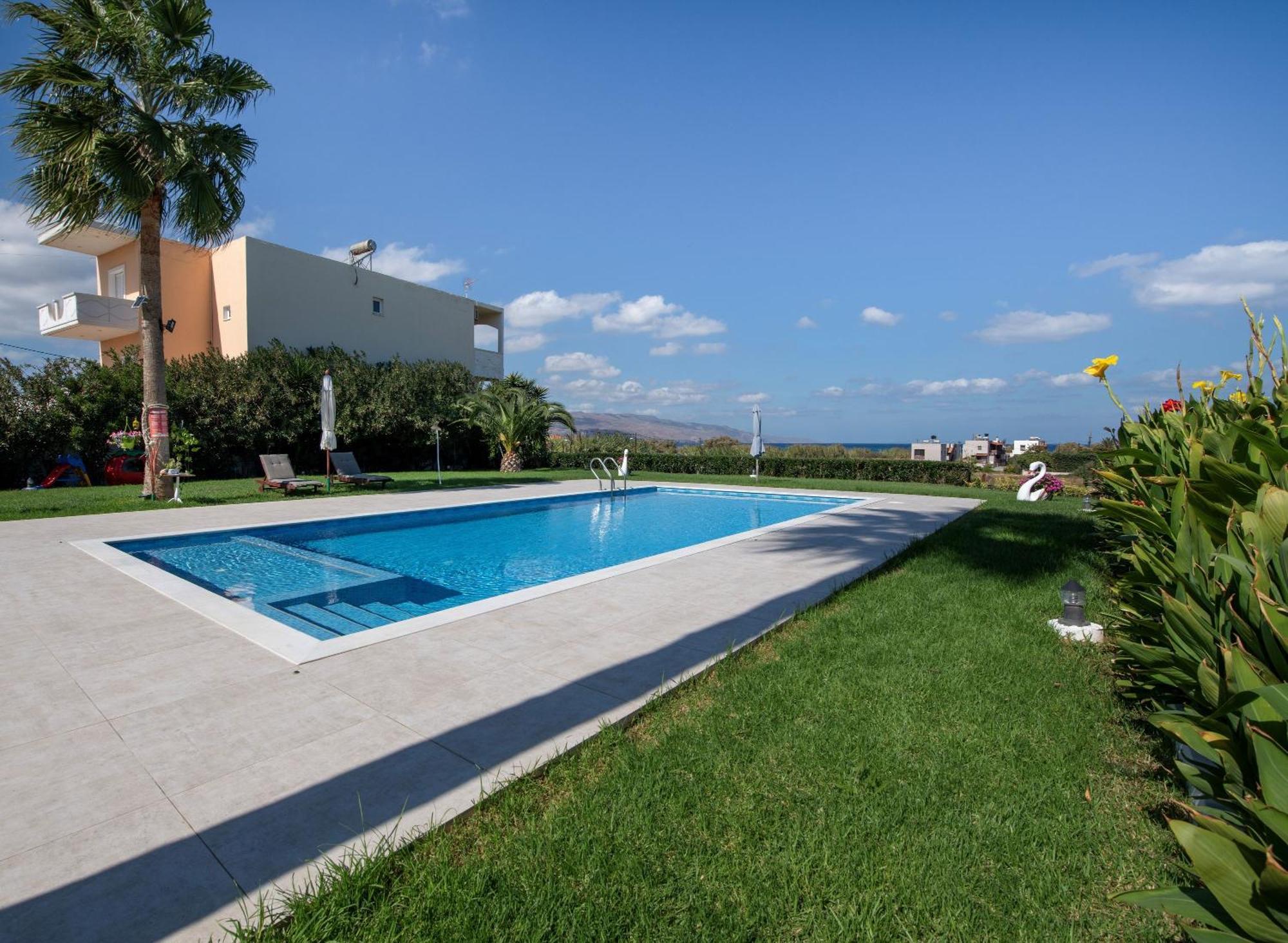 Socrate's Apartment's With Share Pool Камисиана
