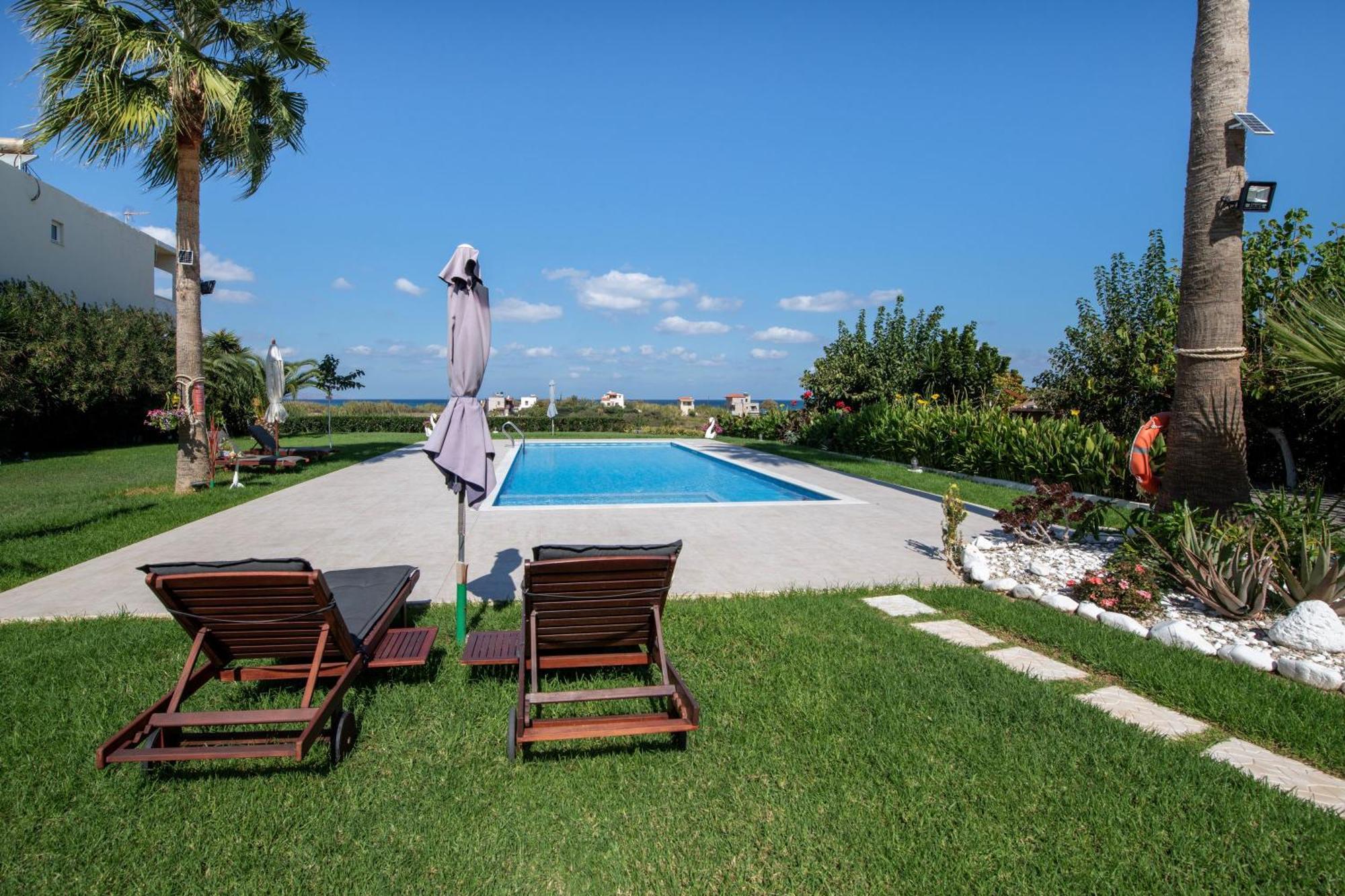 Socrate's Apartment's With Share Pool * Камисиана