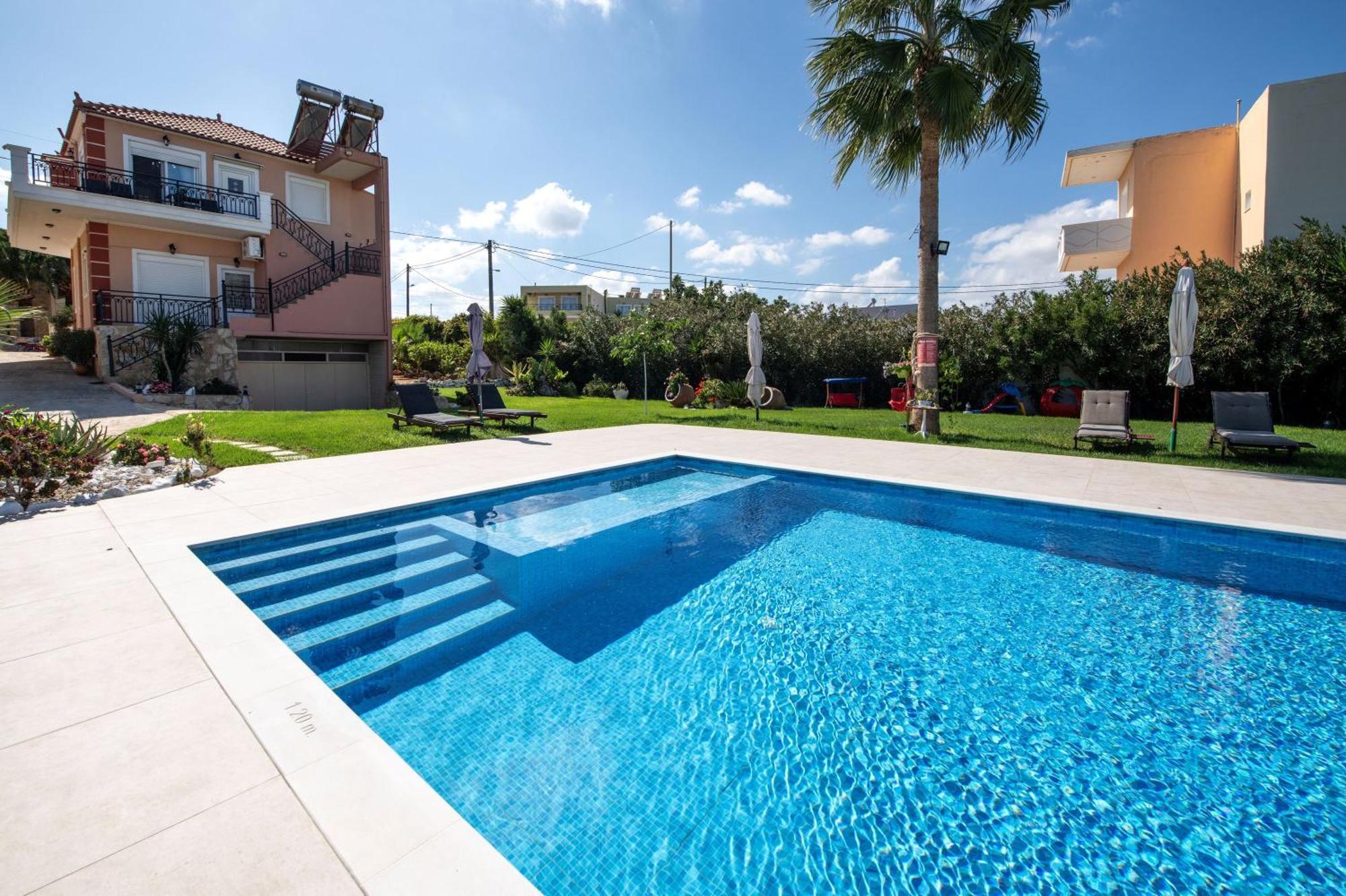Апартаменты Socrate's Apartment's With Share Pool Камисиана