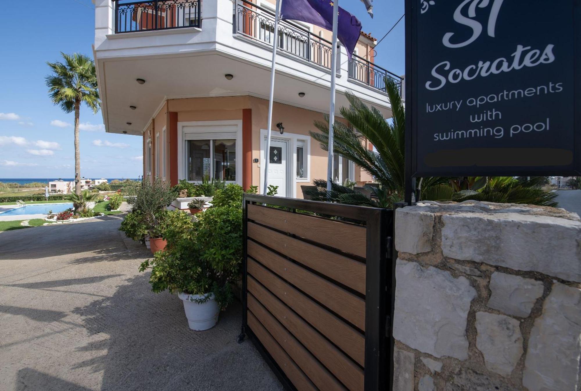 Socrate's Apartment's With Share Pool Апартаменты *