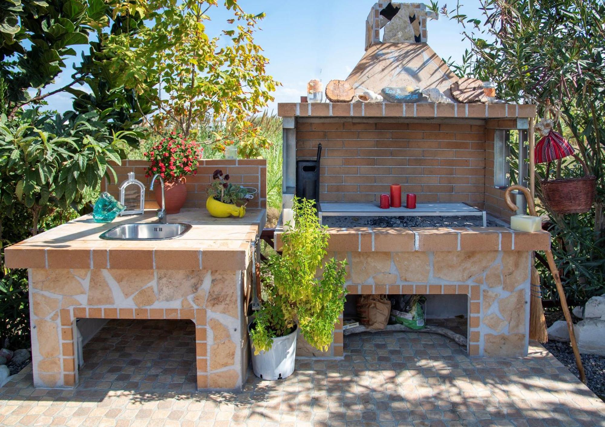 Апартаменты Socrate's Apartment's With Share Pool *