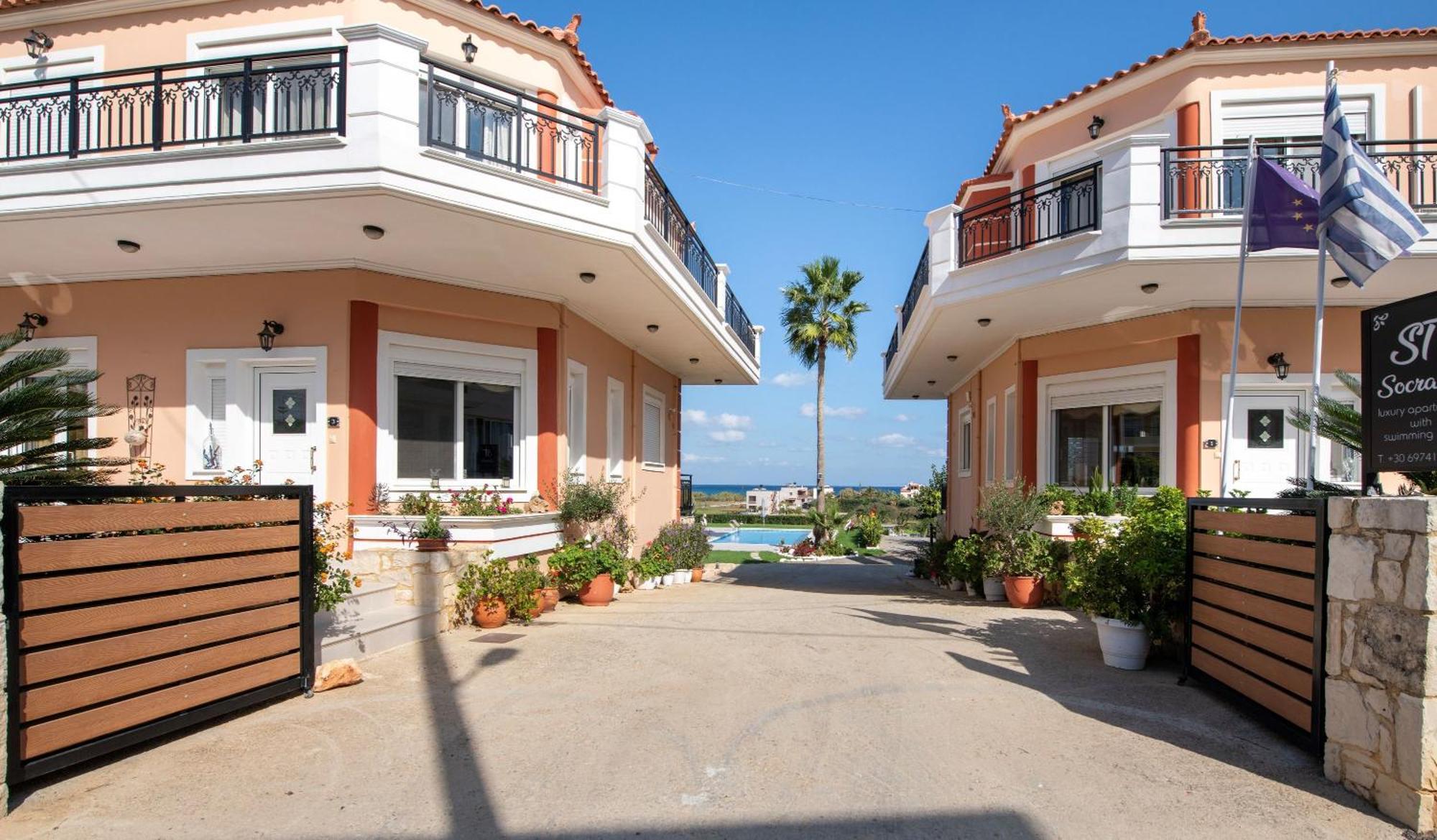 Socrate's Apartment's With Share Pool Камисиана