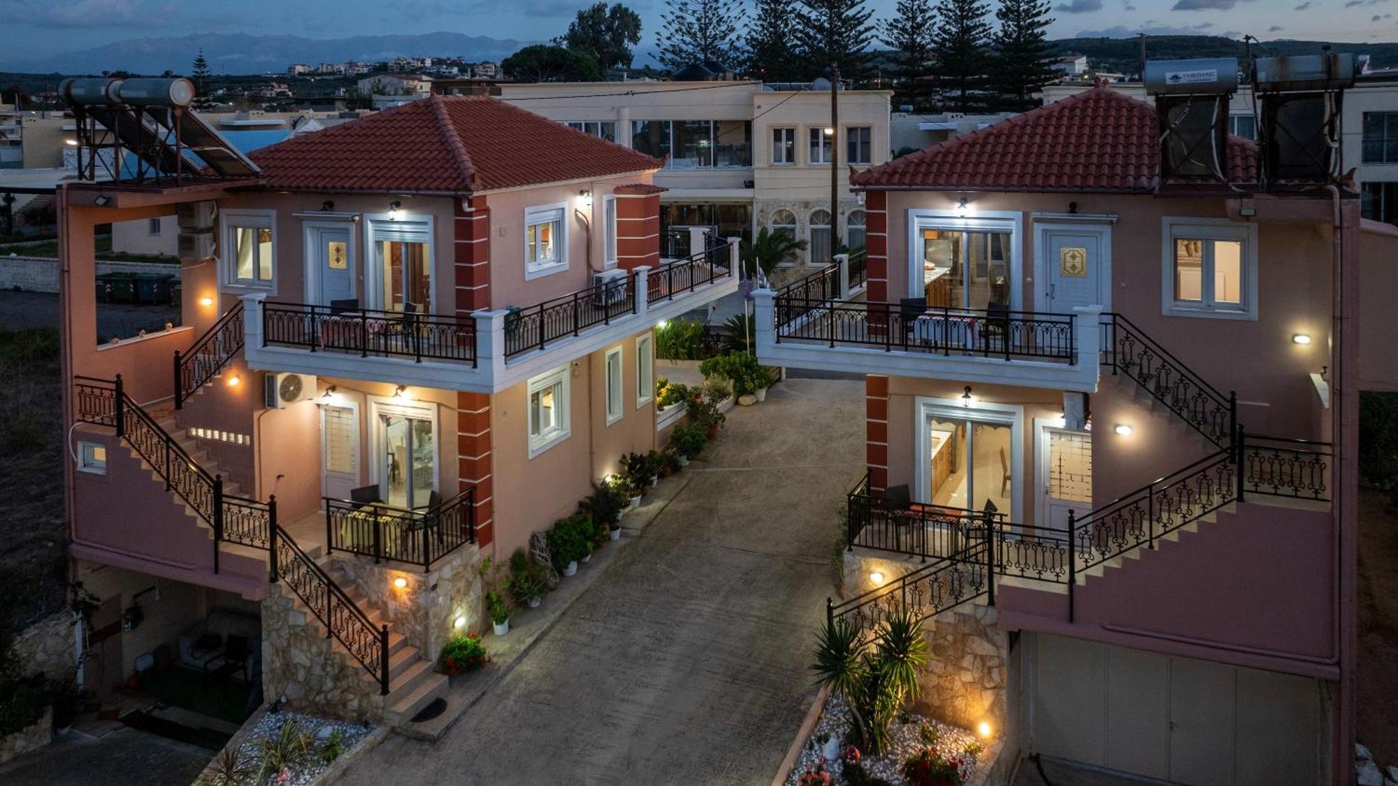 Socrate's Apartment's With Share Pool Апартаменты *