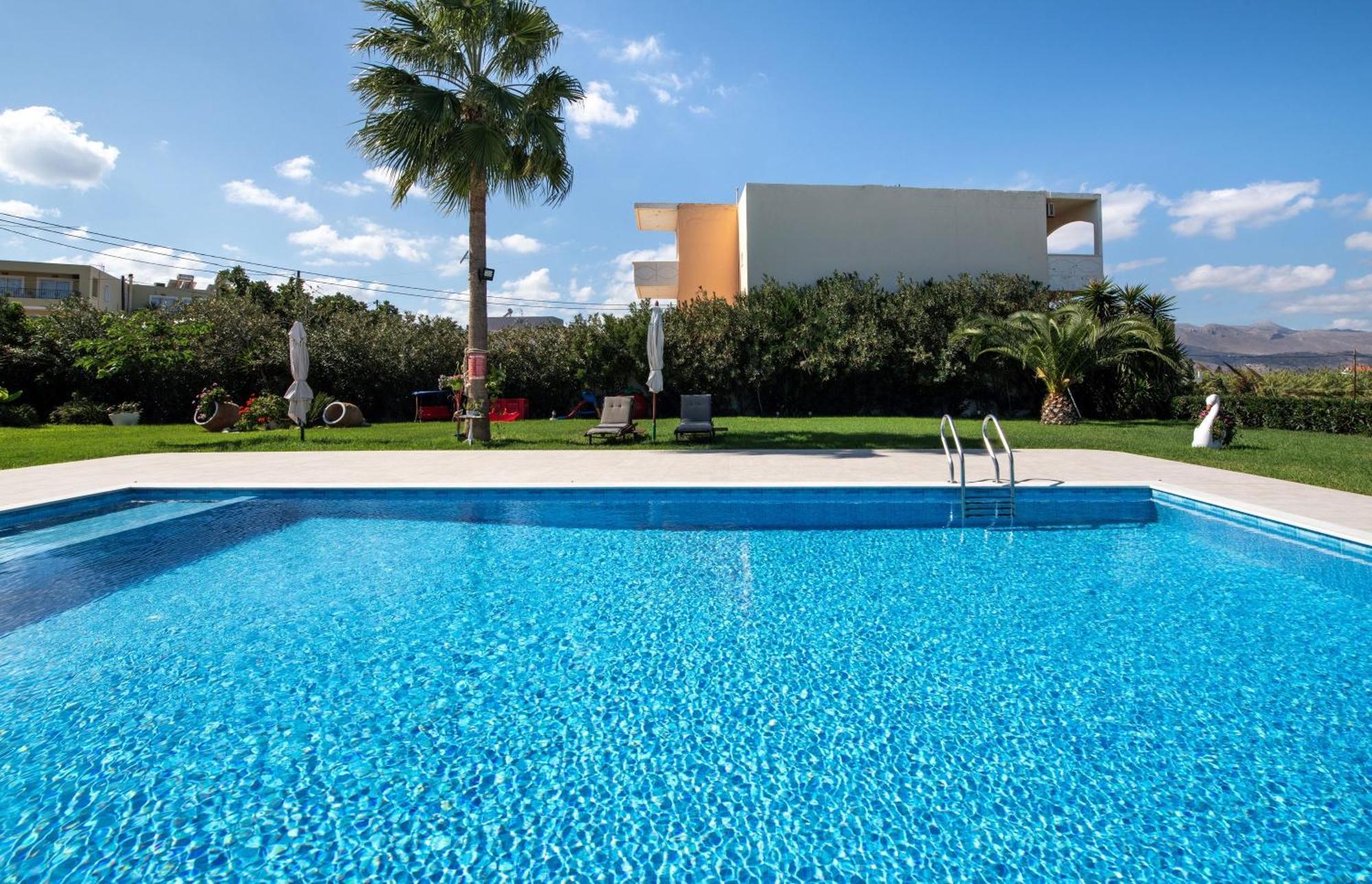 Socrate's Apartment's With Share Pool Апартаменты Камисиана