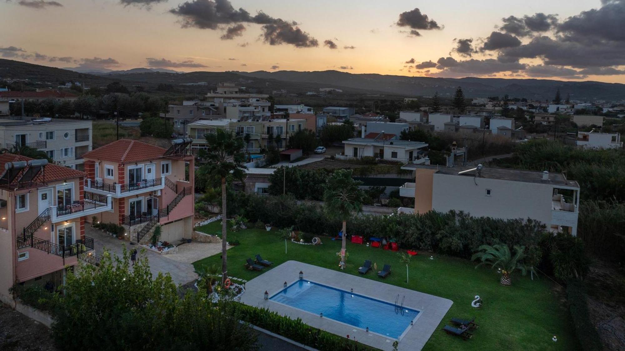 Appartement Socrate's Apartment's With Share Pool
